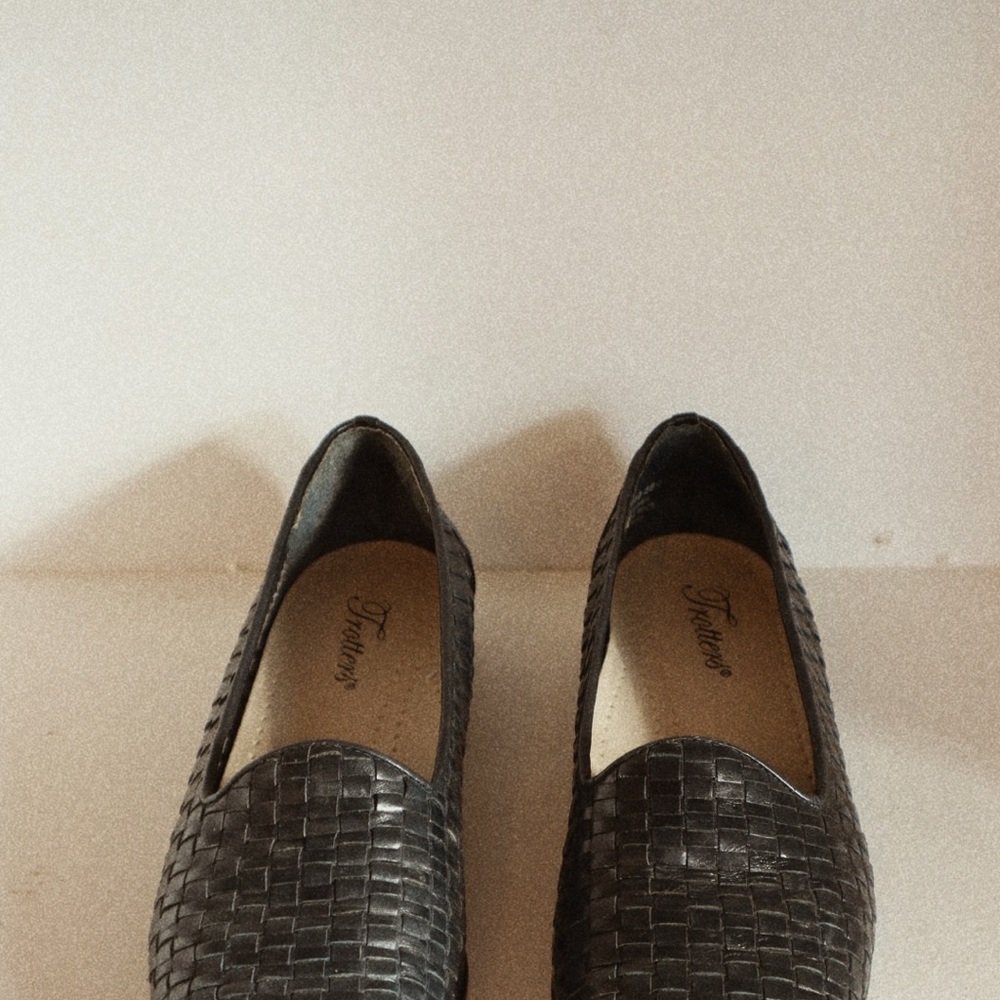 VINTAGE - Woven Leather Women’s Black Loafers - 8N